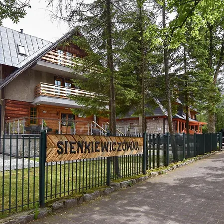 Sienkiewiczowka לינה וארוחת בוקר 3*